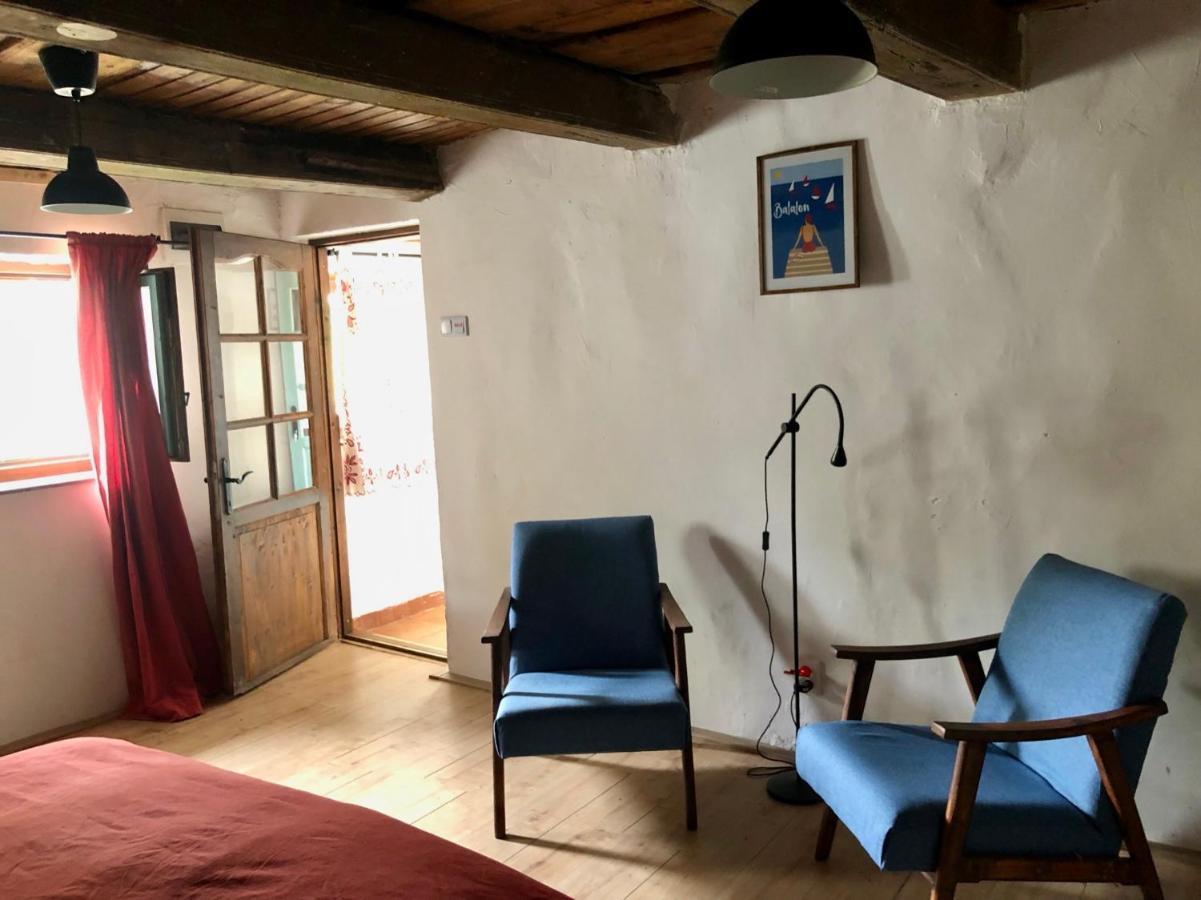 Káli Kerted Vendégházak Karolin néni háza Monoszlo Extérieur photo
