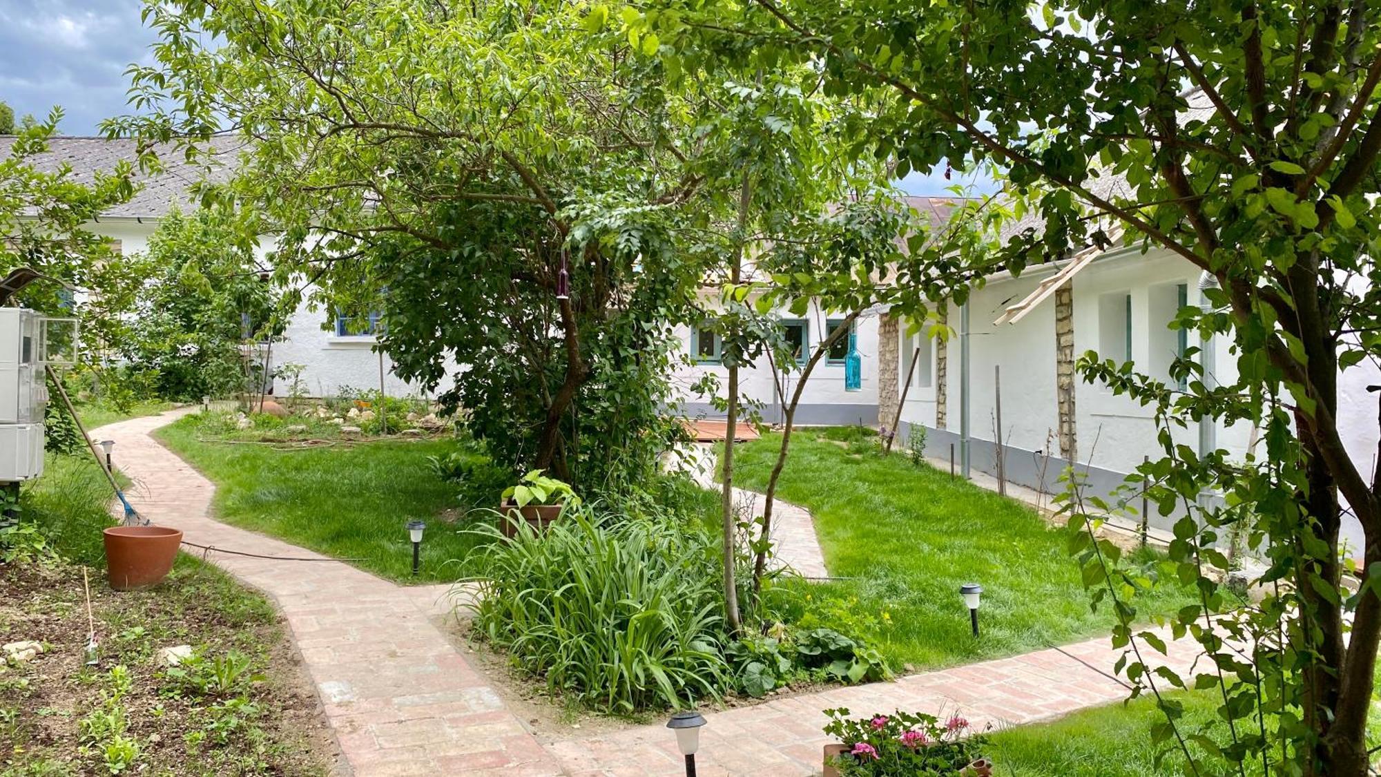 Káli Kerted Vendégházak Karolin néni háza Monoszlo Extérieur photo